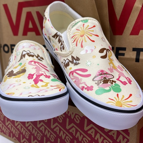 Vans Women’s Classic Slip-On Get Outdoors Classic White 
VN000BVZFRL
Sneakers - Picture 6 of 16